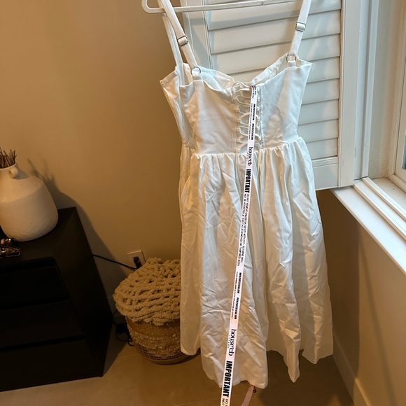House of CB 👗 White Kelly Dress - Small PLUS Cup - Picture 6 of 11